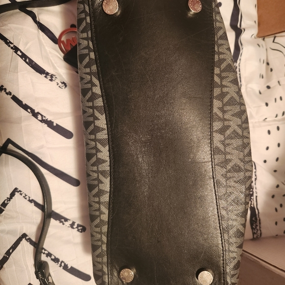 Michael Kors Handbag - Picture 4 of 4